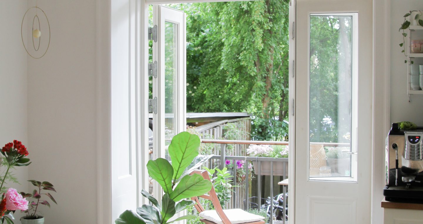 Åben dør ud til Stina Bothildes altan