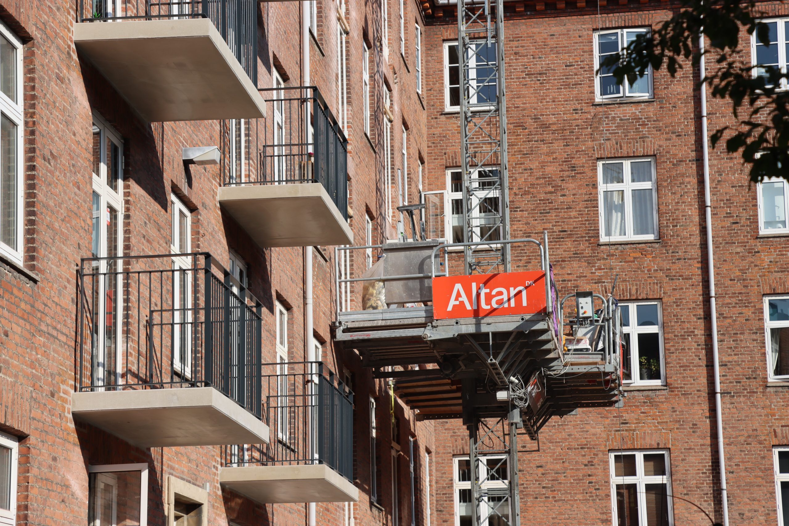 Altaner, der er ved at blive monteret på Wilkensvej i København